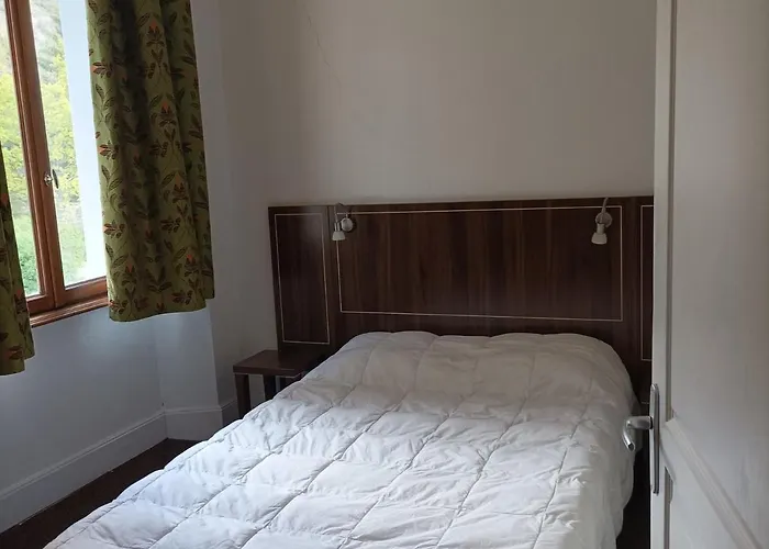 T3 Dans Chateau Avec Piscine Et Wifi, Animaux Admis, 6 Personnes - Fr-1-165b-32 Apartment Jausiers